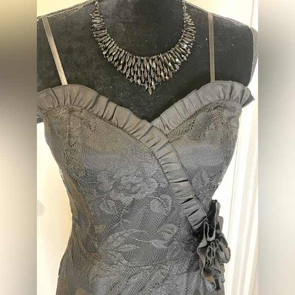 Size 6 Max and Cleo Formal Black Gown in excellent used condition. Worn once. - Picture 3 of 9